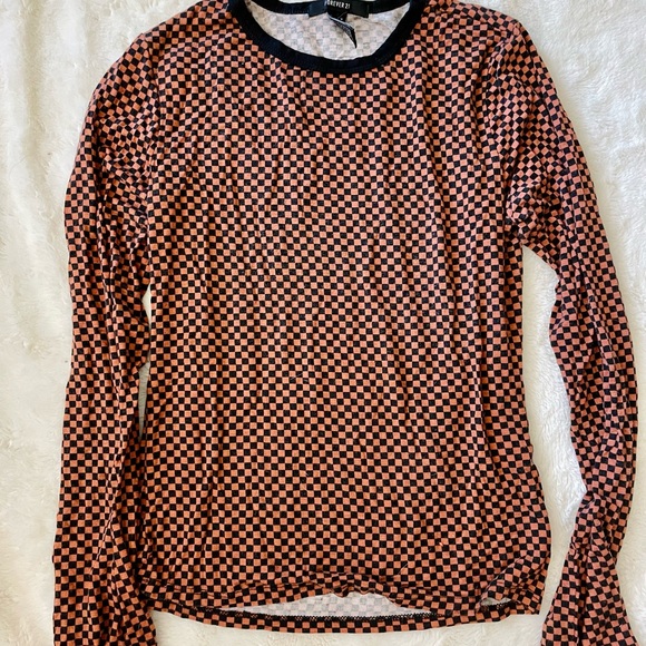 long sleeved checkered top! - Picture 3 of 6